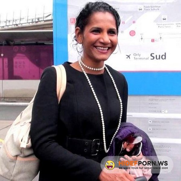 JacquieEtMichelTV.net/Indecentes-Voisines.com - Caroline - Caroline, 39ans, debarque de la Martinique ! [FullHD 1080p]