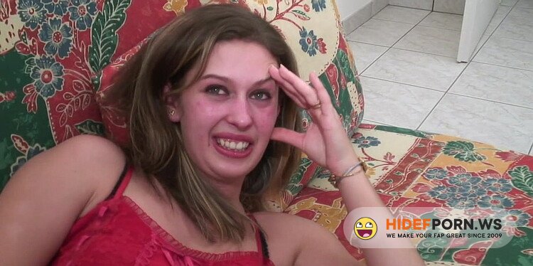 JacquieEtMichelTV.net/Indecentes-Voisines.com - Cindy - Cindy a un Enorme trac! [FullHD 1080p]