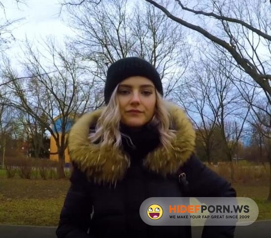 Amateurporn.cc - Eva Elfie - Public Blowjob From Cash [FullHD 1080p]