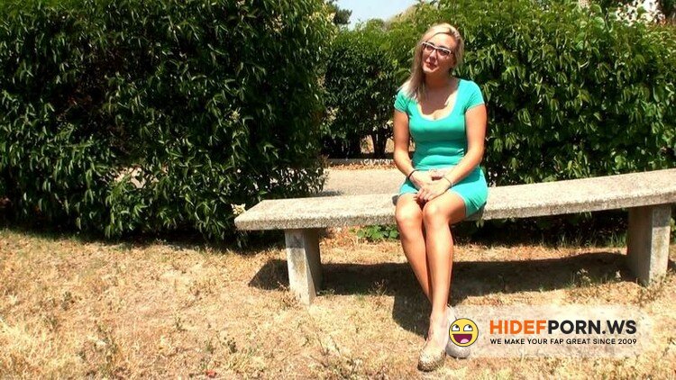 JacquieEtMichelTV.net/Indecentes-Voisines.com - Lindsay - Lindsay se lache completement! [FullHD 1080p]
