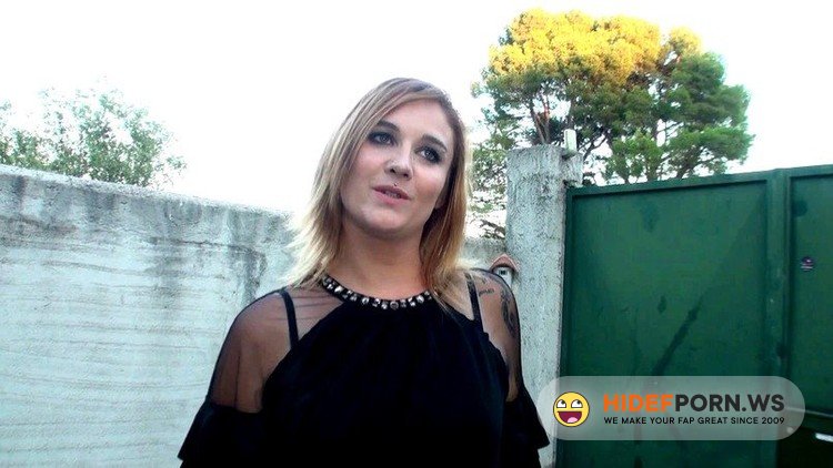 JacquieEtMichelTV.net/Indecentes-Voisines.com - Sarah - A Aubagne (13), avec Sarah! [FullHD 1080p]