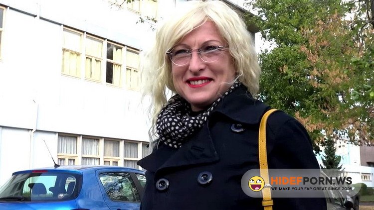 JacquieEtMichelTV.net/Indecentes-Voisines.com - Alexia Chabault - A Blois (41) avec la prof de musique [FullHD 1080p]