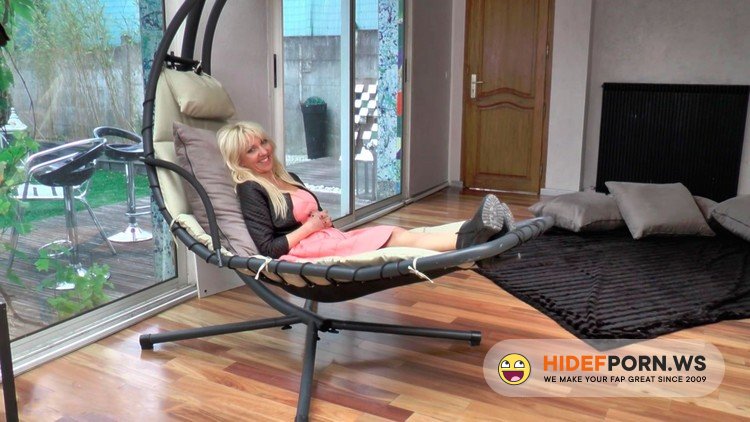 JacquieEtMichelTV - Therese Dune - C'est beau l'amour ! [FullHD 1080p]