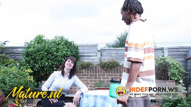 MomsBlackBoyfriend - MILF - Big round Ass MILF Fucked in the Backyard by BBC! [FullHD 1080p]