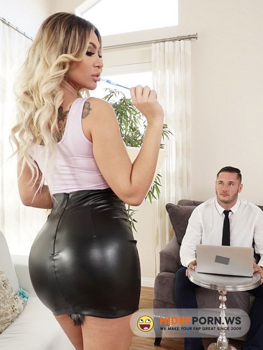 AssParade.com/BangBros.com - Assh Lee - Assh Lee Gets Her Asshole Stretched [FullHD 1080p]