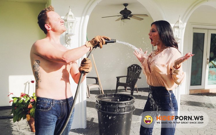 MilfHunter.com/Realitykings.com - Melissa Lynn - In The Garden Of The Milf [FullHD 1080p]
