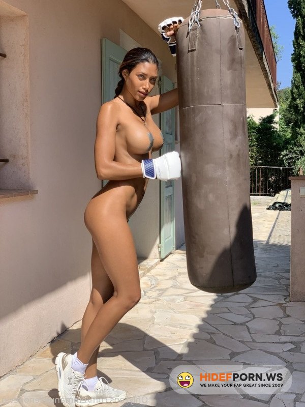 Amateurporn.com - Emmanuelle Noire - Ebony Boxing Girl Fuck [FullHD 1080p]
