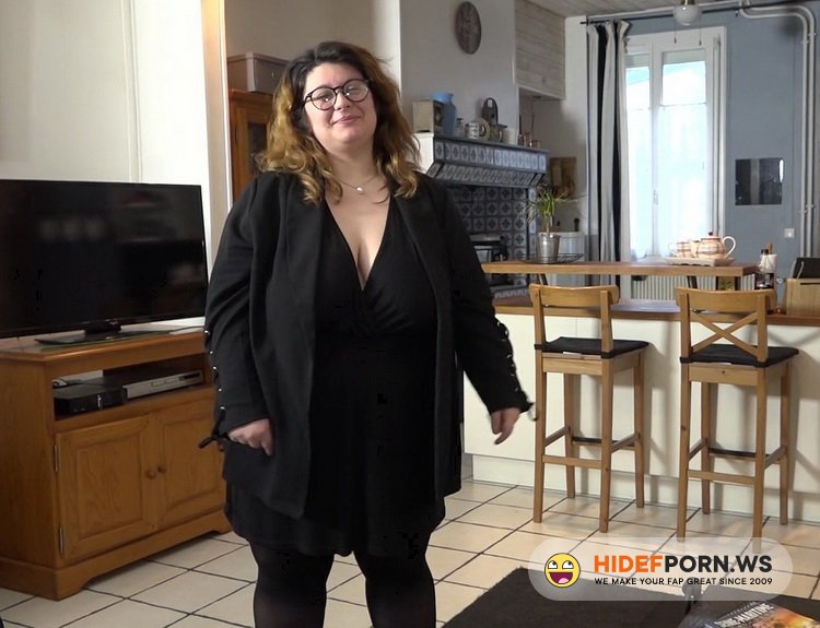 JacquieEtMichelTV.net/Indecentes-Voisines.com - Murielle - A Eu (76) chez Murielle, 18ans [FullHD 1080p]