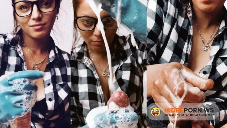 Onlyfans.com - Lightningsex - Spanish Cleaning Lady Washes And Jerks Off Clients Cock [FullHD 1080p]