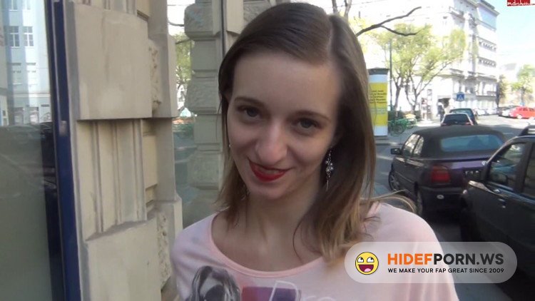 MyDirtyHobby.com - sexyRia - UNGLAUBLICH - offentlich blank gefickt [UltraHD 4K 2160p]