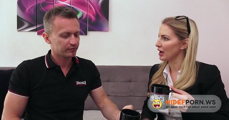 JacquieEtMichelTV.net/Indecentes-Voisines.com - Georgie - Pause whisky avec Georgie, 33ans [FullHD 1080p]