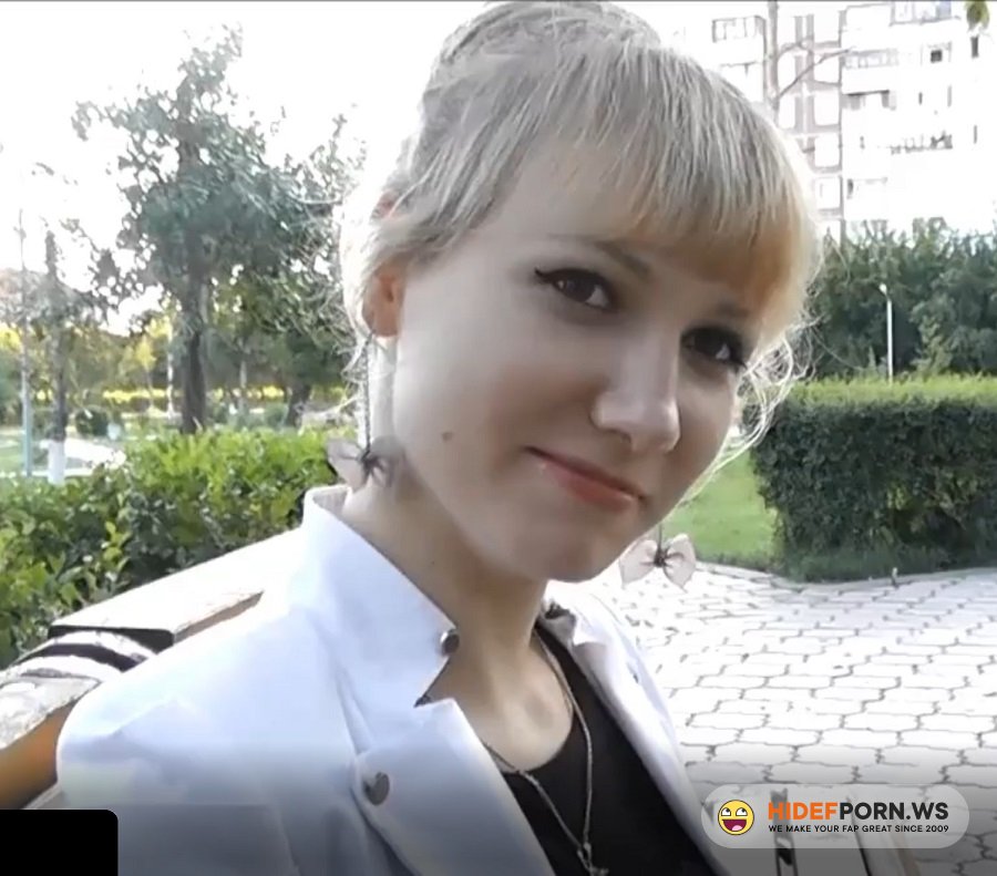 Amateurporn.сс - Angel Desert - Great Footjob In The Park [HD 720p]
