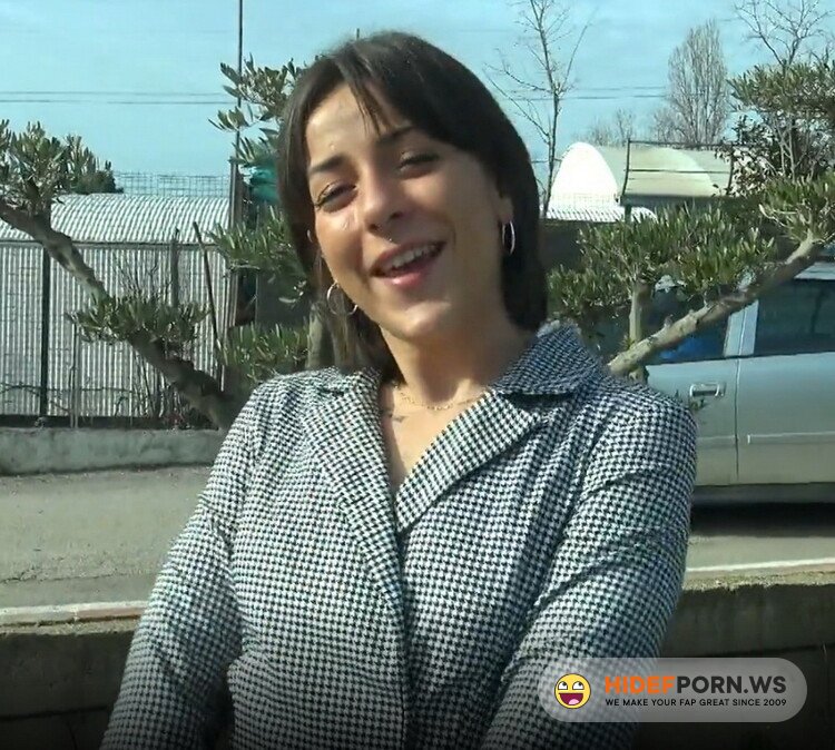 JacquieEtMichelTV.net/Indecentes-Voisines.com - Manea, Heivy - Manea Suspected His Surprise ... [FullHD 1080p]