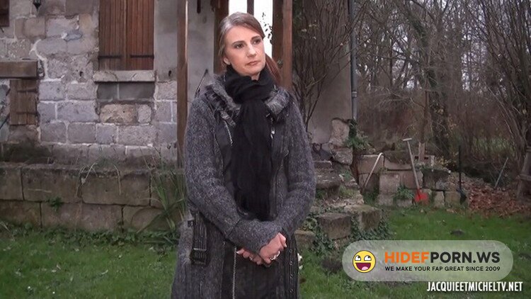 JacquieEtMichelTV.net/Indecentes-Voisines.com - Christina - Christina, 38ans, deux lascars a son chevet ! [HD 720p]