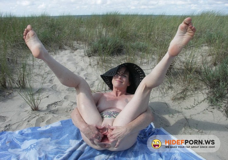 DirtyGardenGirl.com - DirtyGardenGirl - Crazy both holes fistging on the beach [HD 720p]