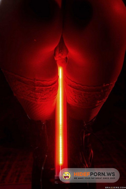 BrazzersExxtra.com/Brazzers.com - Gia Dimarco - Red Light Romp [FullHD 1080p]