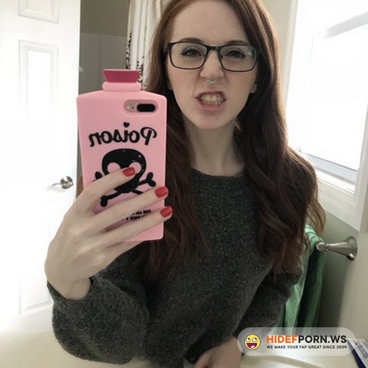 ManyVids.com - Jessie Wolfe | @Jessie-Wolfe - Casual Fuck while Watching our Shows [FullHD 1080p]