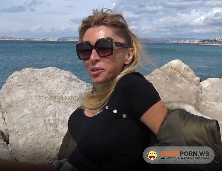 JacquieEtMichelTV.net/Indecentes-Voisines.com - Karla - Karla, deux mecs a croquer [FullHD 1080p]