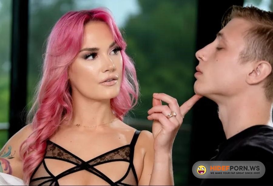 Mommysboy - Siri Dahl - Freeloader [2022/HD]