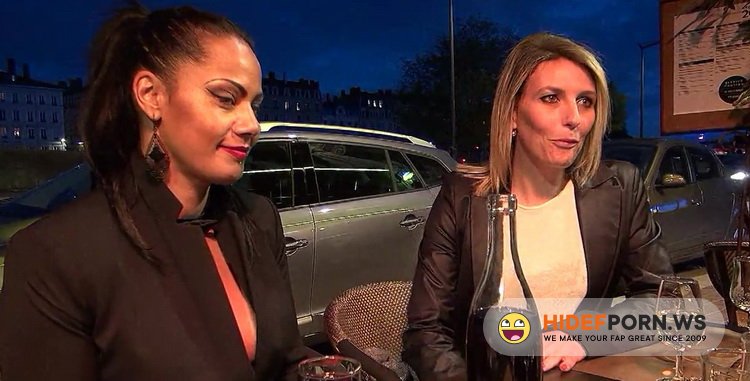 JacquieEtMichelTV.net/Indecentes-Voisines.com - Clelie, Emma - Clelie fait son marche en club a Lyon [HD 720p]