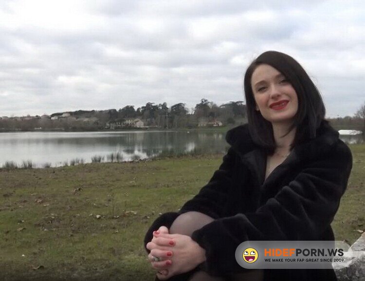 JacquieEtMichelTV.net/Indecentes-Voisines.com - Alice Drake - Alice 26 A Fake Shy Very Naughty [FullHD 1080p]