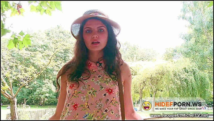 JacquieEtMichelTV.net/Indecentes-Voisines.com - Francesca Dicaprio - La Dolce Vita pour Francesca, 23ans... [FullHD 1080p]