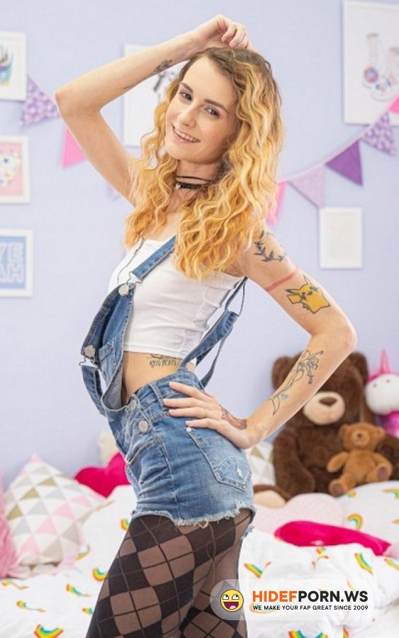 Amateurporn.com - Adelle Unicorn - Teen With Small Tits And Hairy Pussy [FullHD 1080p]