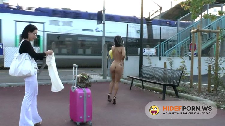 LaFRANCEaPoil.com - Gwenanie - Gwenanie, venue de Paris, se deniche une queue en pleine gare! [HD 720p]