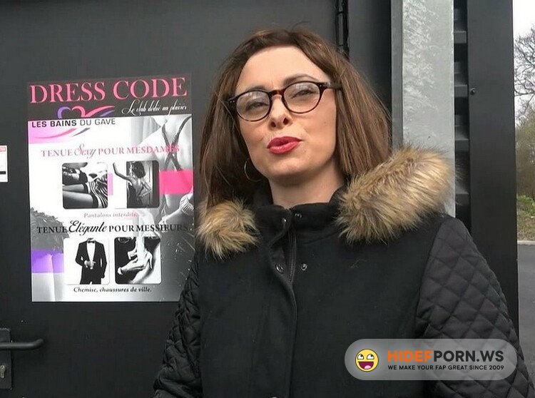Indecentes-Voisines.com/JacquieetMichelTV.net - Lea - Lea, 38 ans, secretaire, Eduquee A la bite ! [HD 720p]