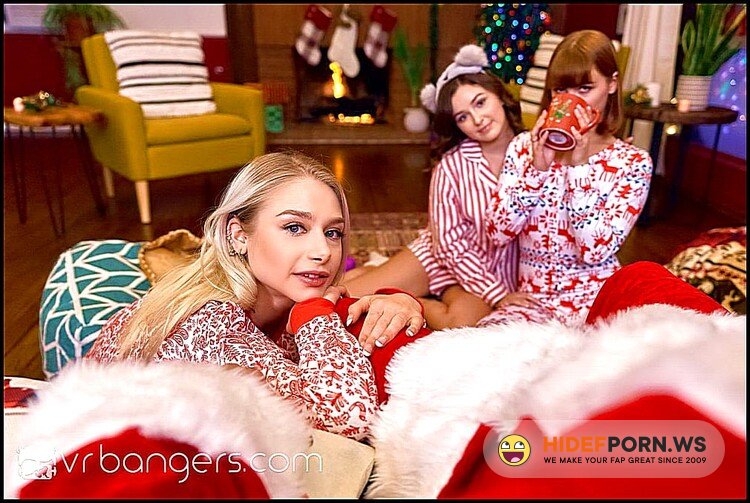 VRBangers.com - Ginger Grey, Leana Lovings, Scarlett Hampton - Christmas Three [UltraHD 2K 1920p]