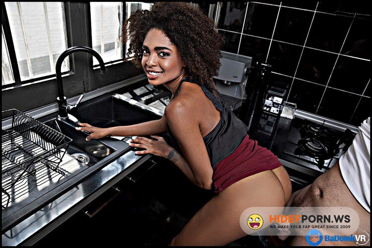 BaDoinkVR.com - Luna Corazon - Browsing For Housing [UltraHD 2K 1920p]