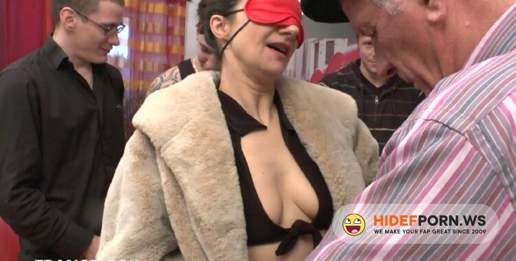 LaFRANCEaPoil.com - Caroline - Initiation au gang-bang indecent pour Caroline, une cougar vorace et temeraire! [HD 720p]