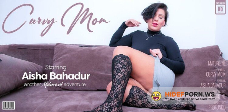 Mature.nl - Aisha Bahadur (31) - Curvy Mom Aisha is playing with her wet shaved pussy [FullHD 1080p]