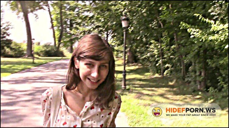 ManyVids - lillie8stephen - Public cum walk in the park [FullHD 1080p]