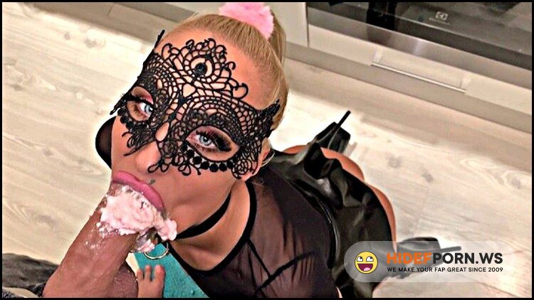 Onlyfans/Modelhub - Saliva Bunny - Slim blonde Saliva Bunny enjoys messy food fetish and cock sucking - The Splosh Theraphy [FullHD 1080p]