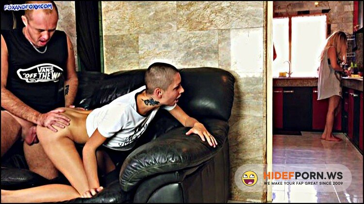 Modelhub - Lisa Fox - Fuck fest - fuck all holes while mom watch TV [FullHD 1080p]