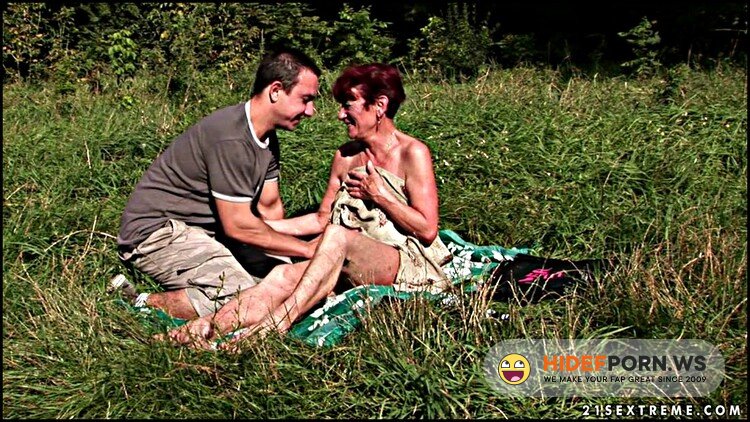 LustyGrandmas/21Sextreme - Angela Reed - Handsome Stalker [HD 720p]