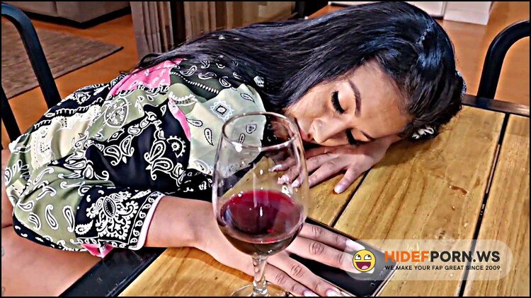 PornModel - Mariana Martix - Creampie in Mariana Martix s pussy - Cupid got me pregnant - Happy Valentine Day [FullHD 1080p]