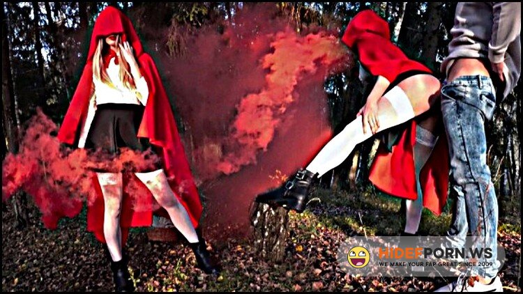 Modelhub - Molly Liam - SEXY GIRL LOST IN THE WOODS AND GETS A HOT FUCK . HALLOWEEN 2022 [FullHD 1080p]