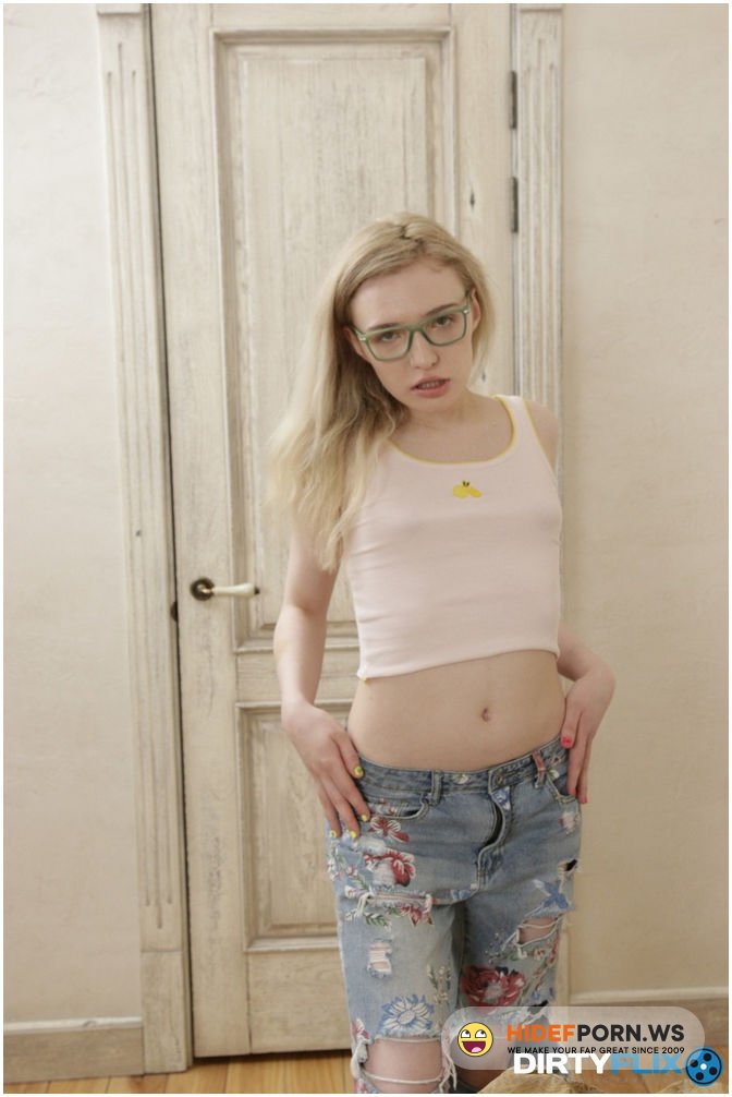 SheIsNerdy/DirtyFlix - Lizi Smoke - Nerdy coed casual fuck hookup [FullHD 1080p]