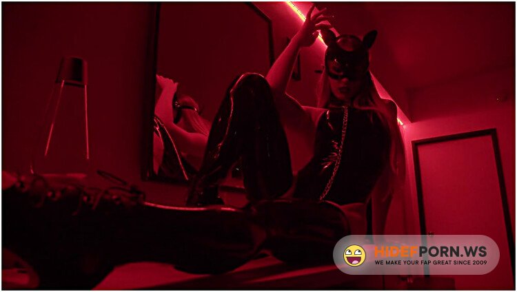 OnlyFans SecretCrush4K - Gothic Latex Whore Explores Her Asshole [FullHD 1080p]