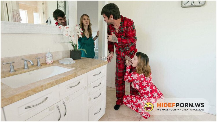 SneakySex/RealityKings - LaSirena69, Angel Youngs - A Very Cummy Christmas Eve [FullHD 1080p]