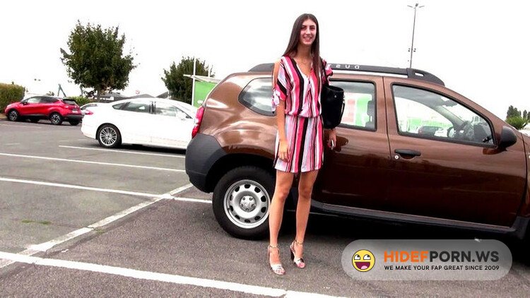 JacquieEtMichelTV.net/Indecentes-Voisines.com - Lina - Un physique de top model : Lina, 18ans [FullHD 1080p]