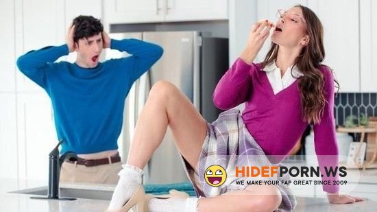 MomWantsCreampie - Katrina Colt - Your Cum Goes Here Young Man [2023/HD]