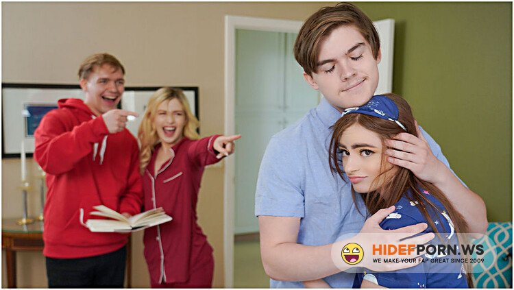 SisSwap/TeamSkeet - Reese Robbins, Minxx Marley - Passing First Base [FullHD 1080p]