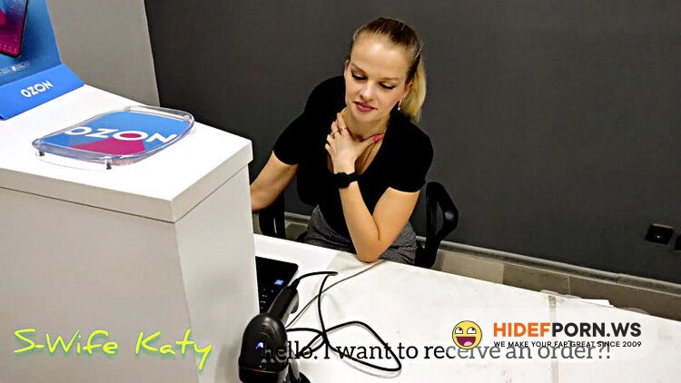 PornHub - SexwifeKaty - Fucked And Finished Off The Whole Face Of The Employee Of The Market Place In The Fitting Room. [FullHD 1080p]