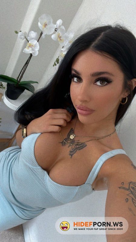 Onlyfans.com - ChloeMira - First Sextape [Full HD 1080p]