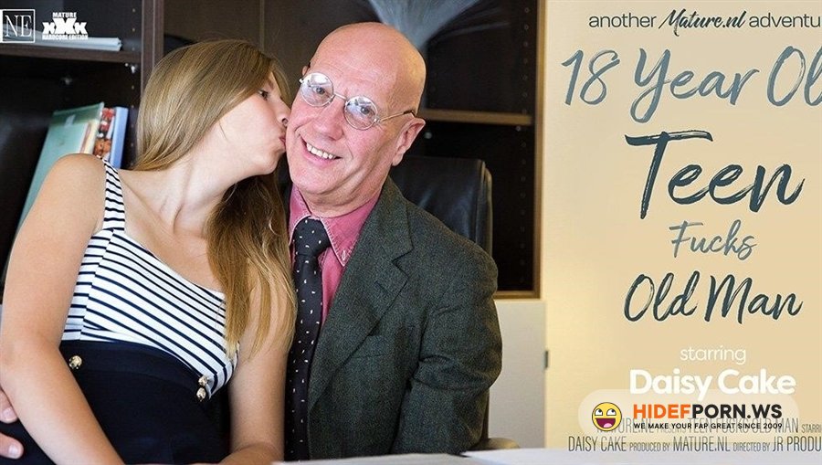 Mature - Daisy Cake - 18 Year Old Girl Daisy Cake Fucks An Old Man In His Office [2023/FullHD]