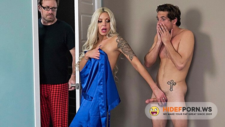 MilfsLikeItBig.com/Brazzers.com - Nina Elle (Love At First Swipe/28.02.2019) [Full HD 1080p]