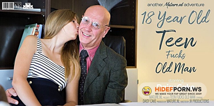 Mature.nl - Daisy Cake (18), Hugo (61) - 18 year old girl Daisy Cake fucks an old man in his office (15001) [Full HD 1080p]